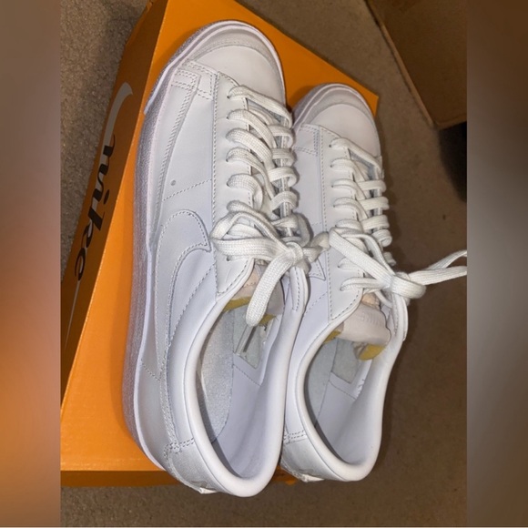 NIKE BLAZERS - Picture 2 of 7